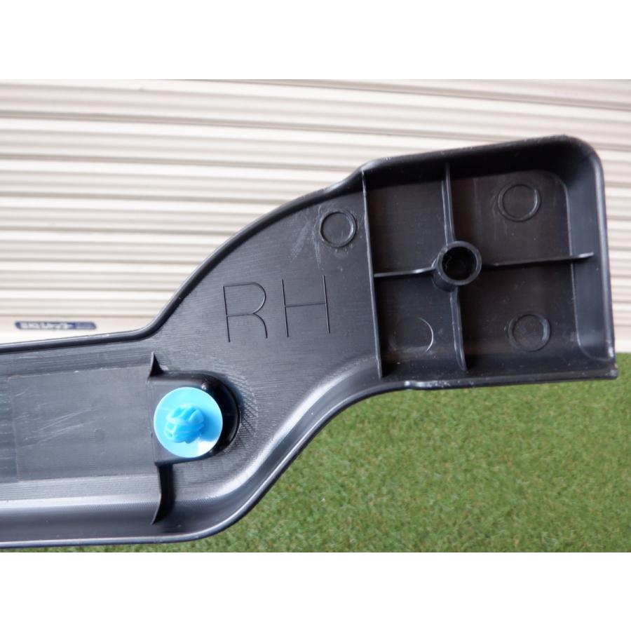 新車外し品 トヨタ純正 TRH200V 200 ハイエース リヤ ドア 
