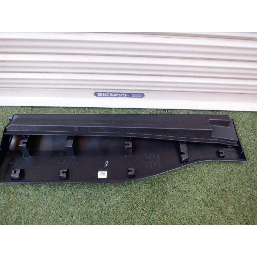 新車外し品 トヨタ純正 ZSG10 ZVG11 ZVG15 カローラクロス サイド