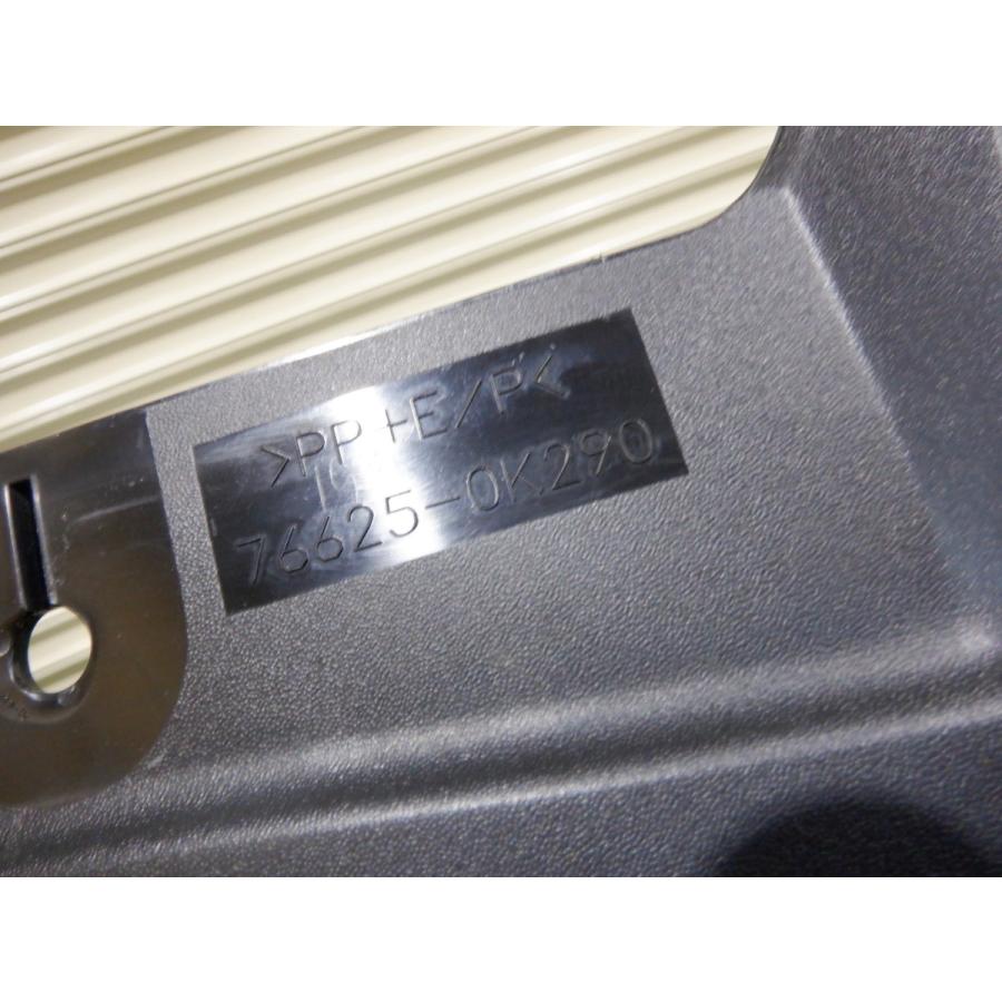 新車外し品 トヨタ純正 GUN125 ハイラックス 前期 リア 右側