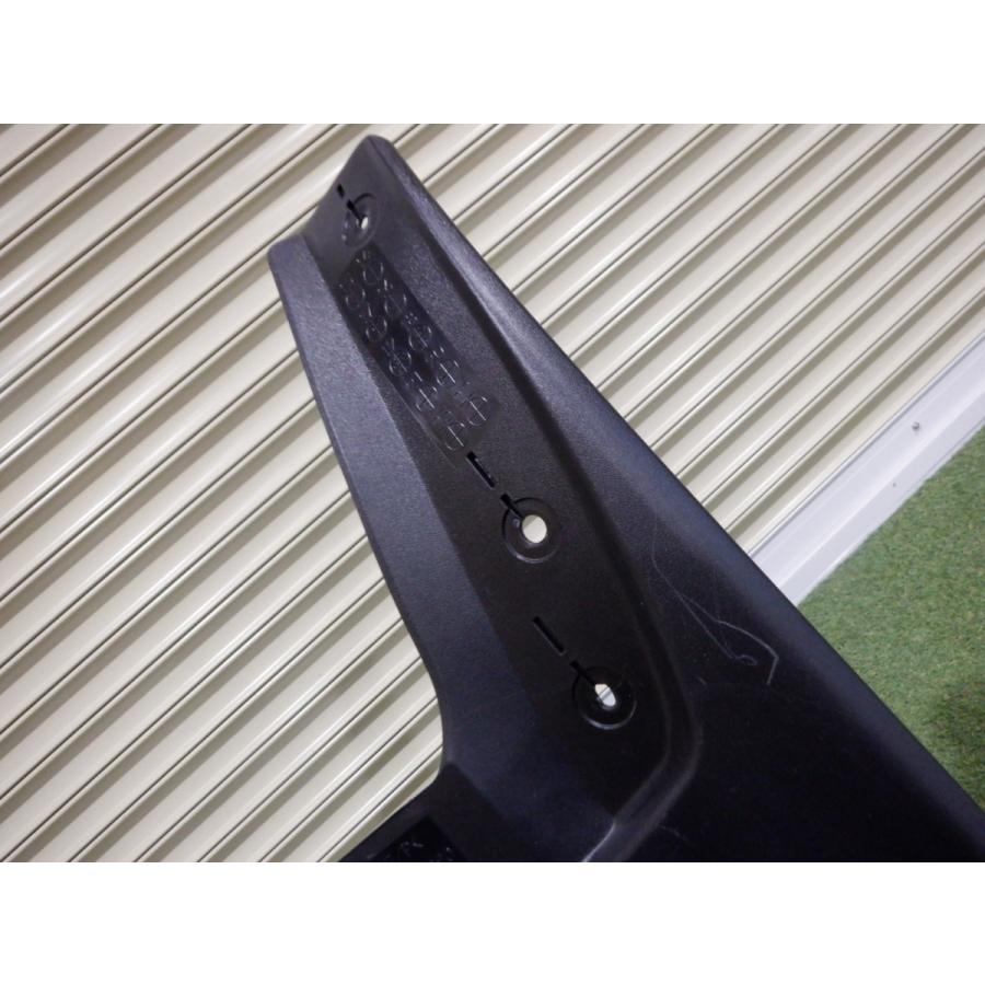 新車外し品 トヨタ純正 GUN125 ハイラックス 前期 リア 右側