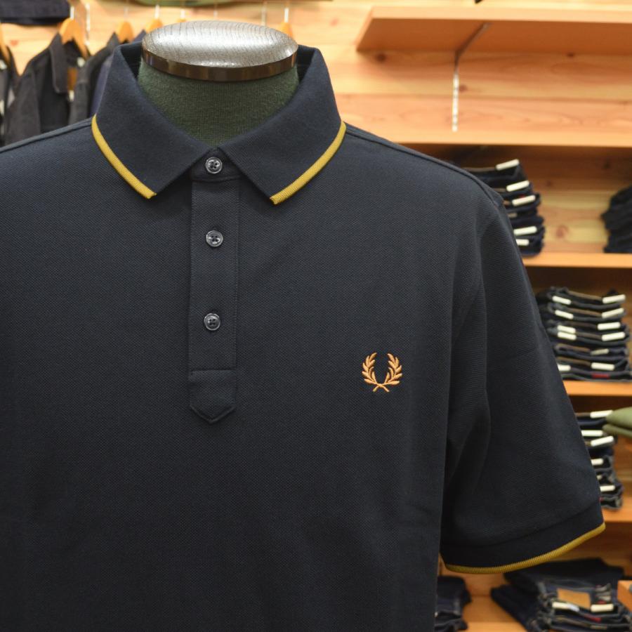 FRED PERRY（フレッドペリー） Collar Stand Polo Shirt M2452 102