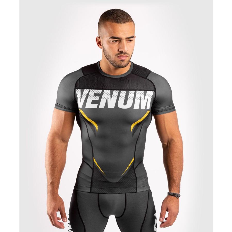 最新の激安 Venum ラッシュガード ハーフスリーブ Venum One Fc Impact Rashguard Short Sleeves グレー イエロー 吸汗速乾 フィットタイプ ワークアウト 送料無料 数量限定 特売 Turningheadskennel Com