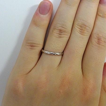 輝く高品質な ホワイトゴールドk10 結婚指輪 ペアリング マリッジリング 2本セット K10wg 全周模様