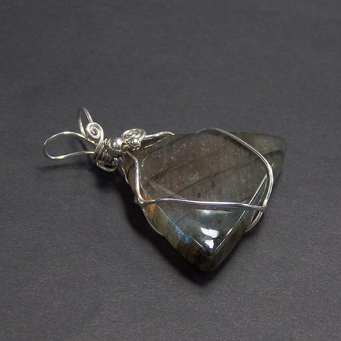 ラブラドライトのワイヤーペンダント |  | 01