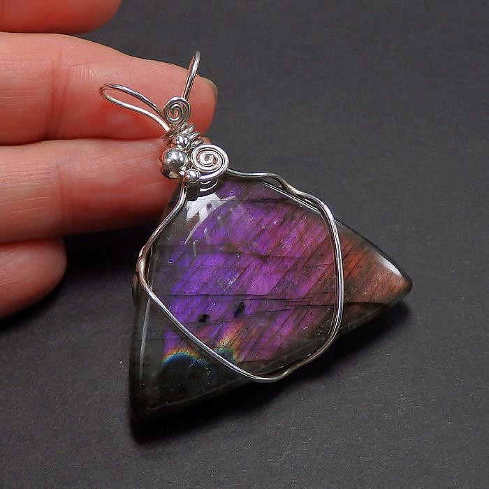 ラブラドライトのワイヤーペンダント |  | 05