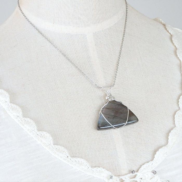 ラブラドライトのワイヤーペンダント |  | 06