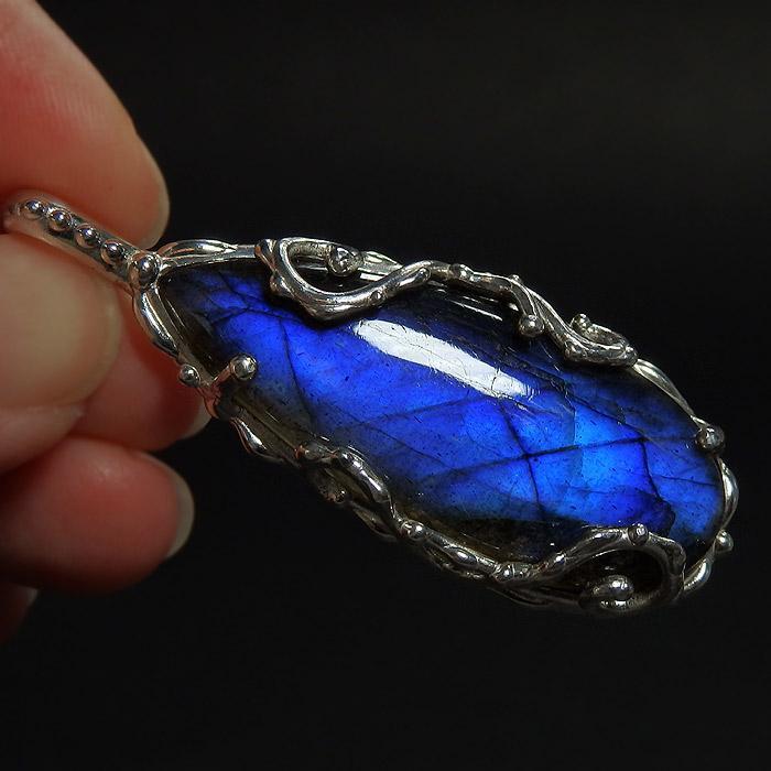 ラブラドライトの唐草フレームペンダント |  | 04