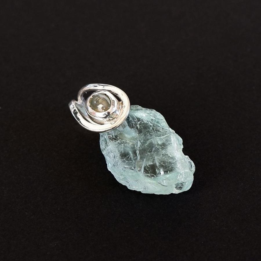 マダガスカル産　アクアマリン原石とクリソベリルのペンダント |  | 03