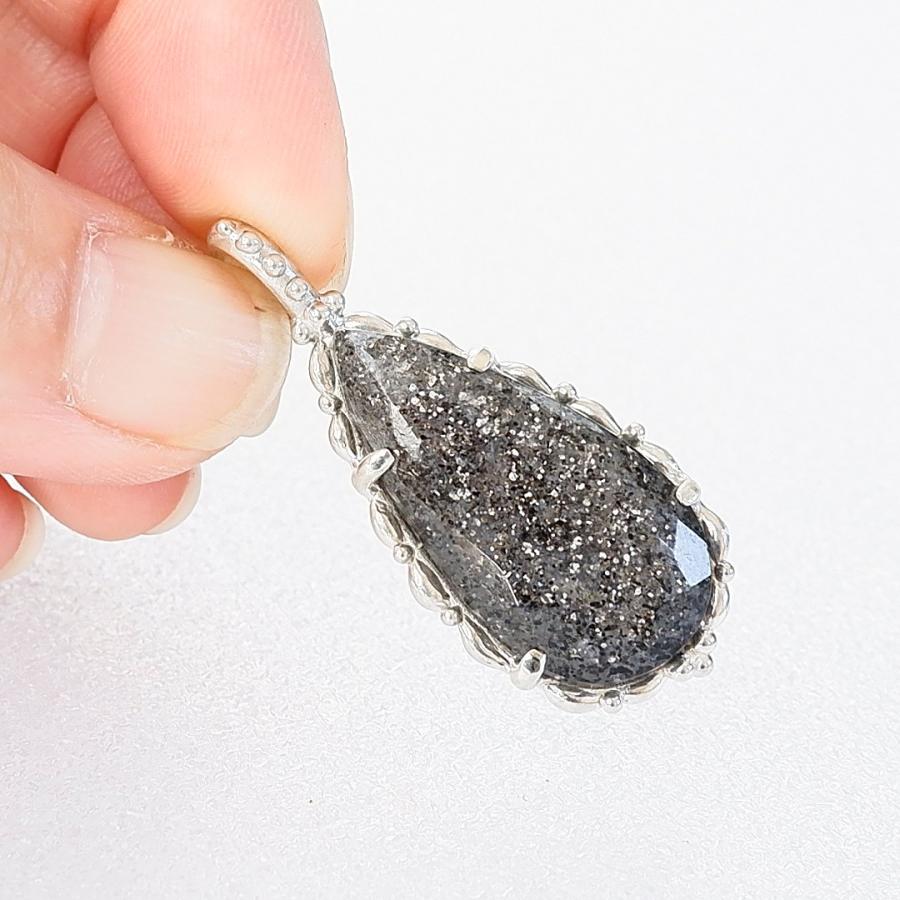 ブラックアベンチュリンの粒飾りペンダント ＊天然石アクセサリー　手作りアクセサリー　ペンダントトップ　一点物＊ |  | 04