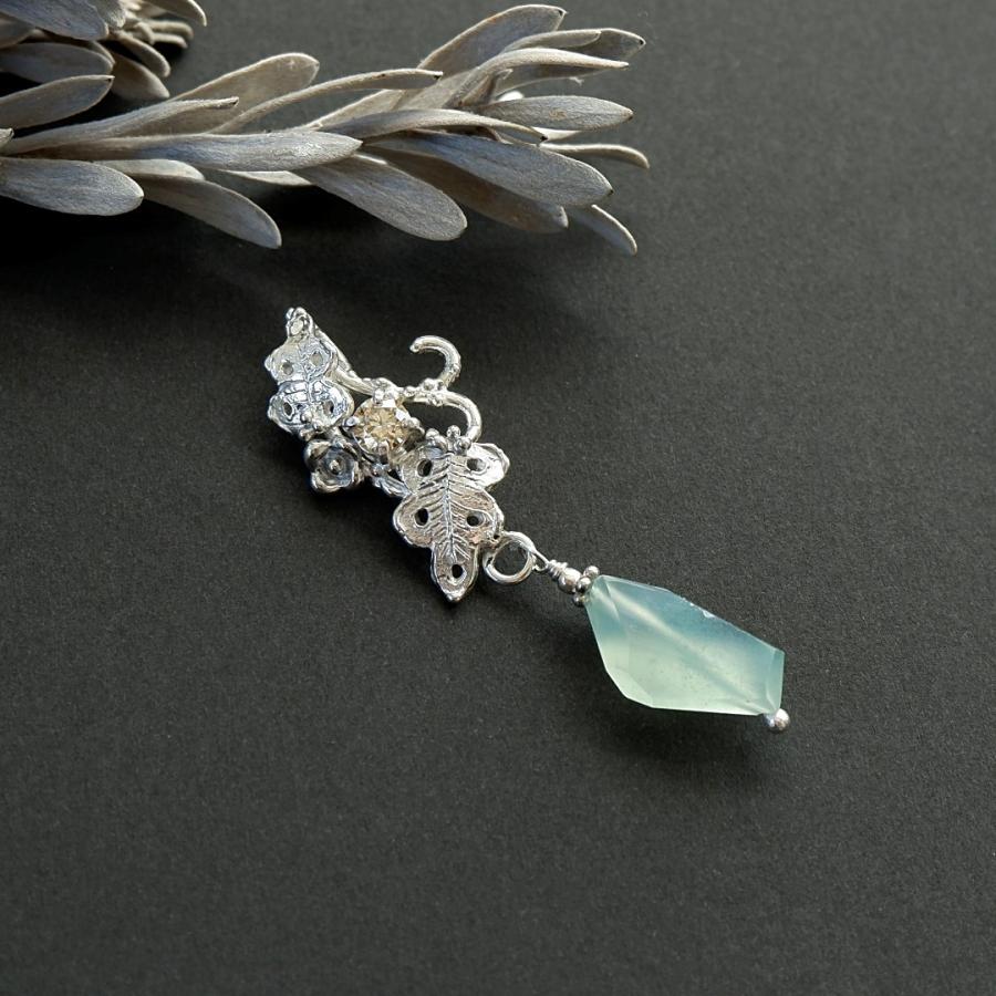 アクアプレーズとモアサナイトのボタニカルなペンダント 一点もの | 