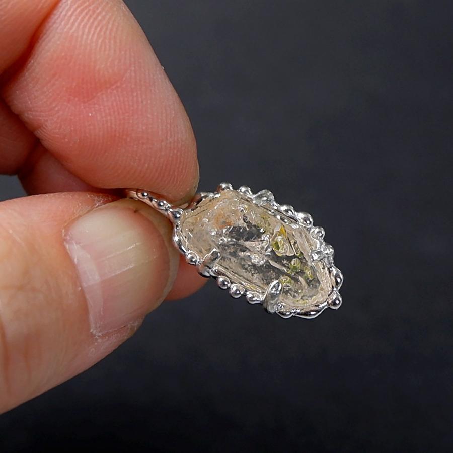 マダガスカル産　オイルインクォーツの粒飾りペンダント　2  天然石アクセサリー　一点物 |  | 06