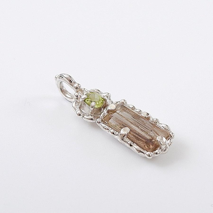 〜褪せた光の奥に〜スキャポライトとペリドットのデザインペンダント　天然石アクセサリー　一点物　macari |  | 01