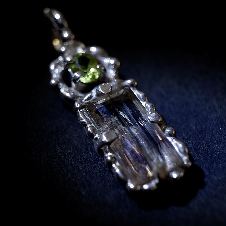 〜褪せた光の奥に〜スキャポライトとペリドットのデザインペンダント　天然石アクセサリー　一点物　macari |  | 03
