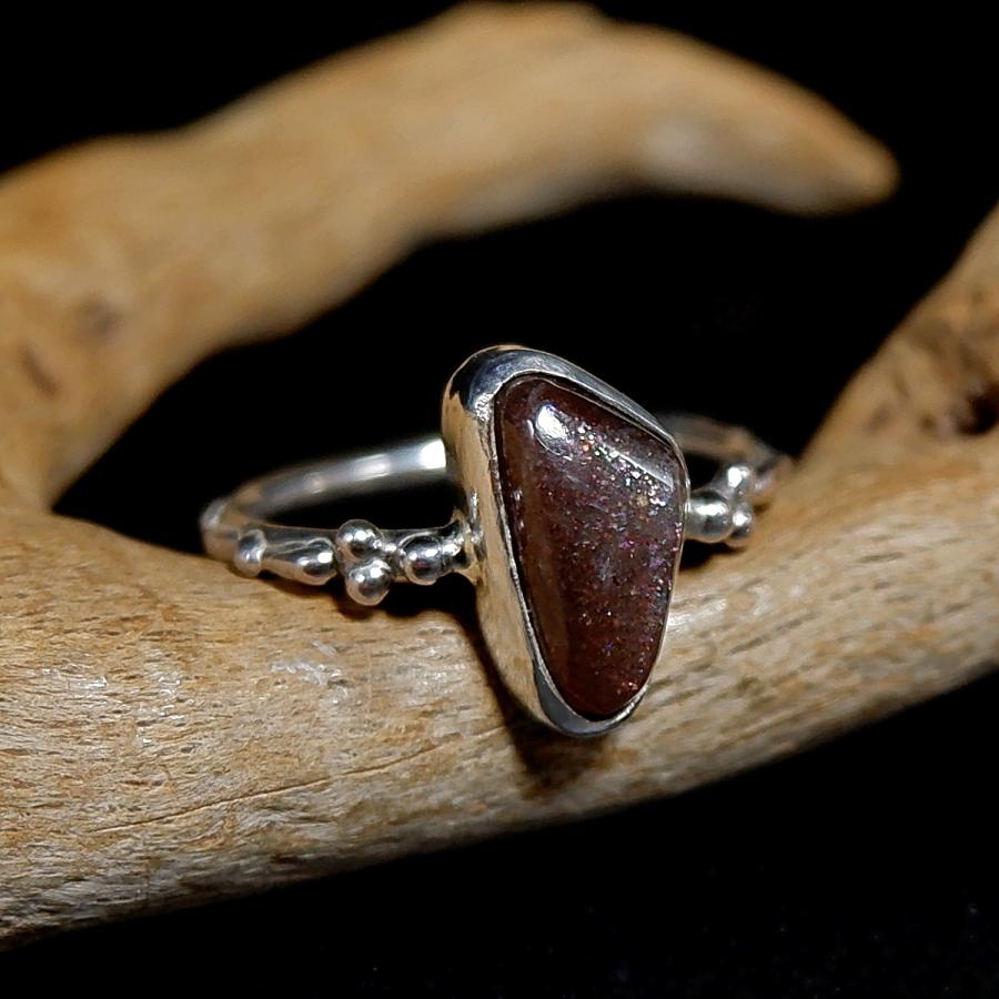 タンザニア産パープルヘイズサンストーンの粒飾りリング　約11号　〜静かに宿る煌めき〜　天然石アクセサリー　指輪　一点物　macari |  | 01