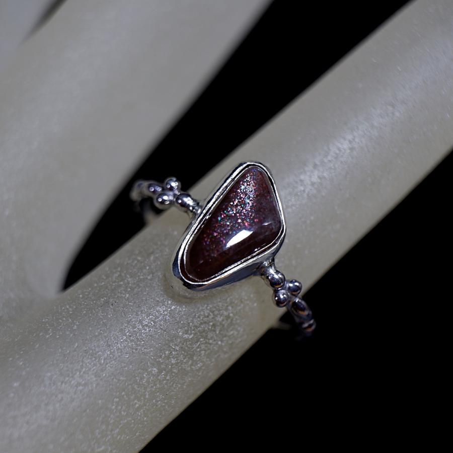 タンザニア産パープルヘイズサンストーンの粒飾りリング　約11号　〜静かに宿る煌めき〜　天然石アクセサリー　指輪　一点物　macari |  | 06