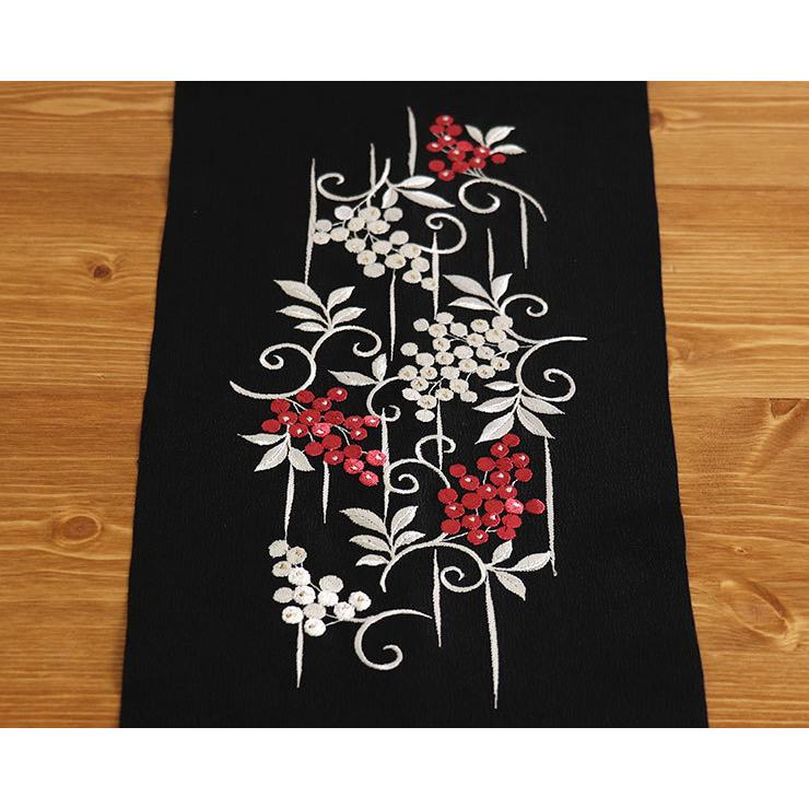 嵐山よしむら」刺繍半衿 - 南天(クロ) 黒 ブラック 白 赤 植物 吉祥