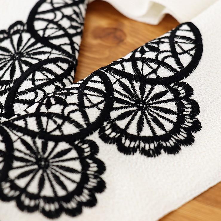半衿 レース刺繍半衿 サークルレース小 白地 黒刺繍 半襟 ホワイト ブラック レース 丸 白黒 モノトーン モノクロ シック シンプル 縮緬 ちりめん Mber 1737 街着屋 きもの遊び 通販 Yahoo ショッピング