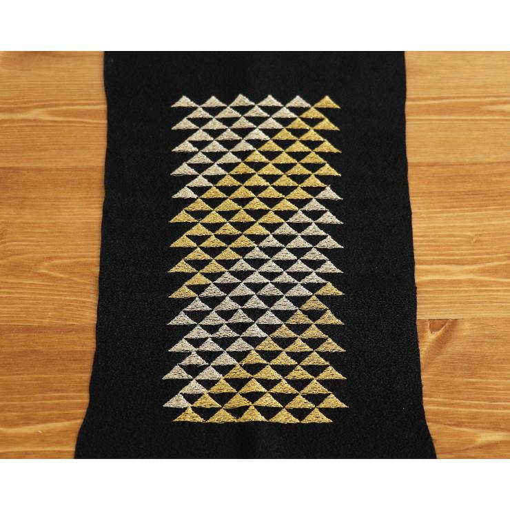 半衿 刺繍 黒 ちりめん ウロコ 黒 金 鱗 鱗文様 鱗紋様 ウロコ紋 幾何学 金糸 ゴールド ブラック 女性 レディース ちりめん 半襟 即日発送 ネコポス発送 新品 Mber 5071 街着屋 きもの遊び 通販 Yahoo ショッピング