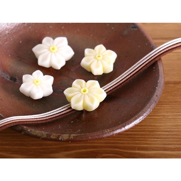売約済み　帯留め〈Bouquet・オフWhite・盛り〉 楽天市場】T.O.D/ KI.RI.E＋ 帯留【花見酒福】 | 帯留め おびどめ