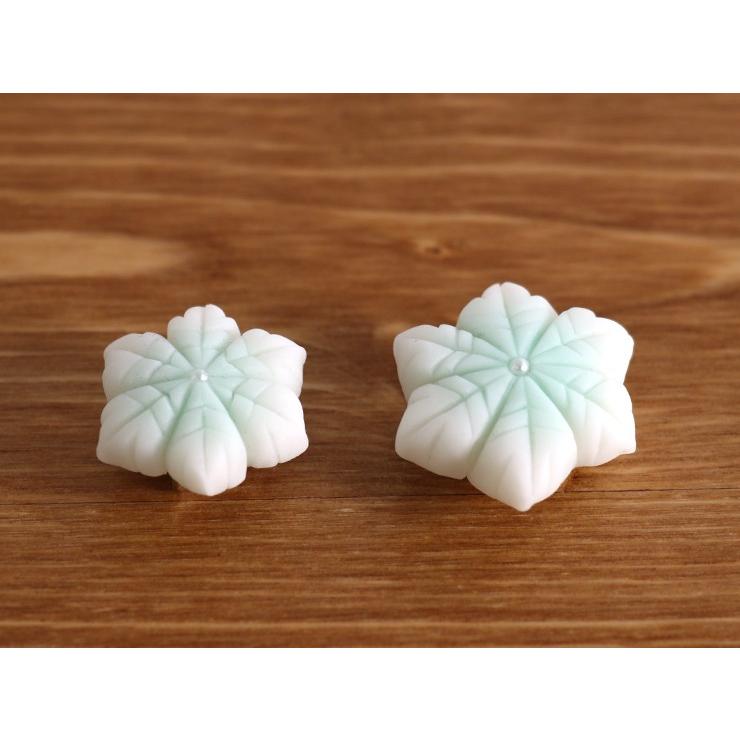 街着屋 和菓子 帯留め 雪の結晶 雪 ２柄２サイズ フェイクスイーツ 中村彩乃作 練り切り 薄緑 白 クリスマス ハンドメイド 作家 アクセサリー 和雑貨 Obdm0174 街着屋 きもの遊び 通販 Yahoo ショッピング