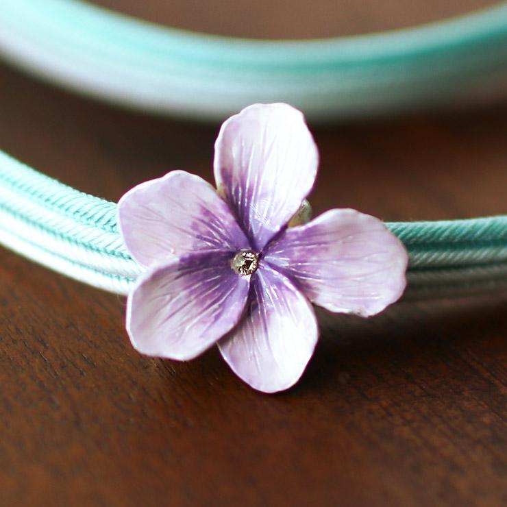 独特の世界観が魅力】 帯留め(単品) - スミレ一輪帯留め すみれ 菫 花