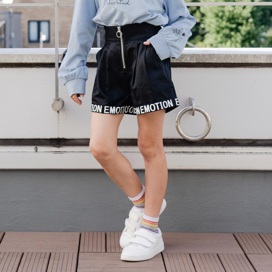 MALBON ホワイトショートスリーブシャツとショートパンツセット MALBON ホワイトショートスリーブシャツとショートパンツセット