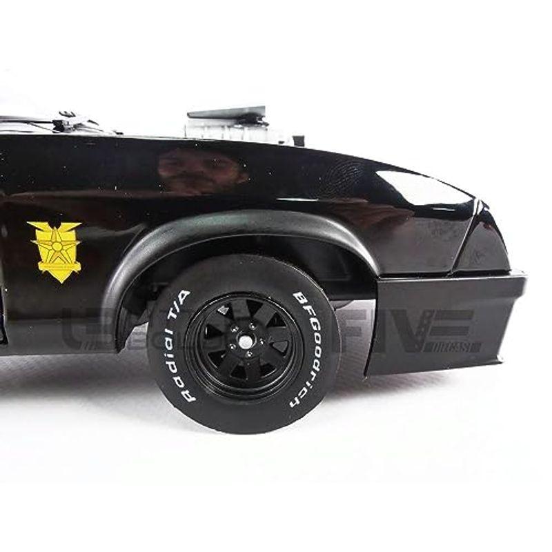 Greenlight Last of the V8 Interceptors (1979) 1/18 1973フォード ファルコン XB（並 1/18 Last of the V8 Interceptors 1973フォード ファルコン XB 並 消費