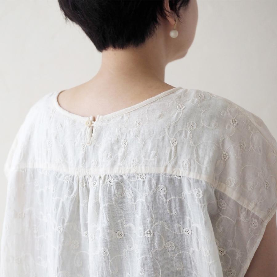 メイド・イン・アース 野の花 刺繍 の ガーゼ ブラウス きなり 