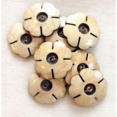 ボーンボタン　30mm　1個売り　フラワーII　アイボリー |  | 01