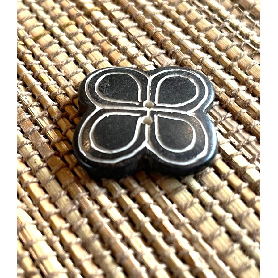 ボーンボタン　30mm　1個売り　フラワーIII　ブラック |  | 02