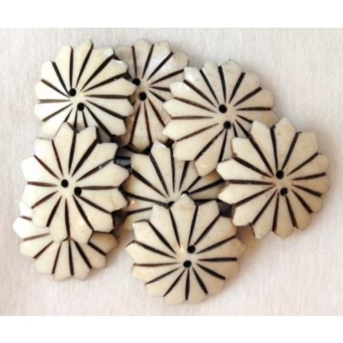 ボーンボタン　28mm　フラワーV　1個売り　アイボリー |  | 01