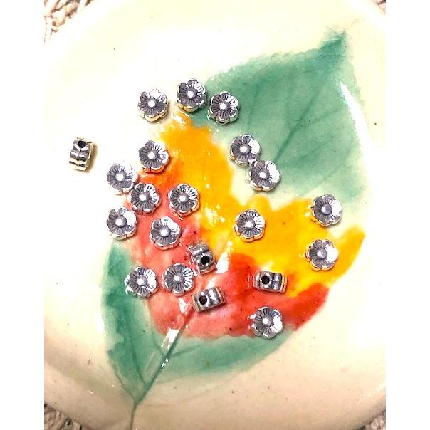 メタルビーズ　フラワー　5mm　シルバー　20個入り |  | 01