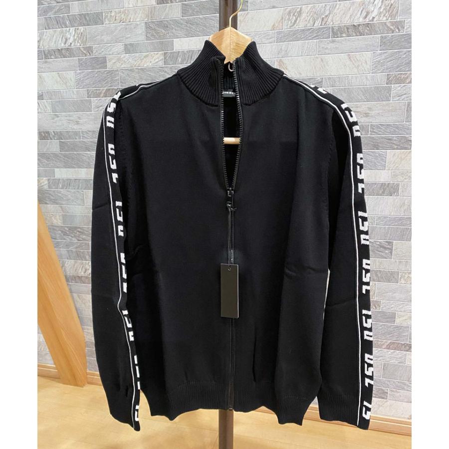 DIESEL（ディーゼル） 袖ロゴ ライン スタンドネック ニット