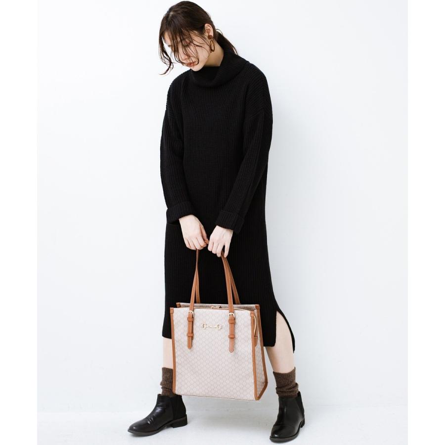 シックな柄が大人っぽい！A4もしっかり入る実用的なモノグラムトート