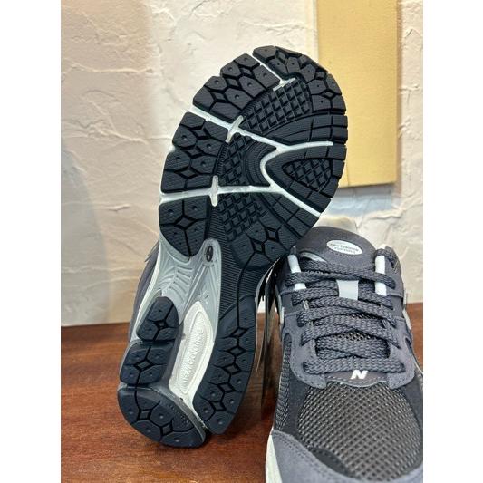 New Balance（ニューバランス） 2002R FL ダークグレー : MAGIC-U