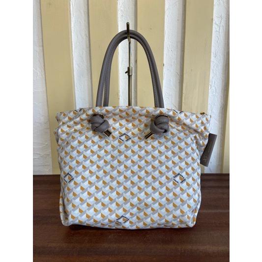 VIOLA d'ORO/ヴィオラドーロ　BIANCA（ビアンカ）　ナイロンモノグラムトートバッグ　V-2185 モノグラムトープ | VIOLAd'ORO