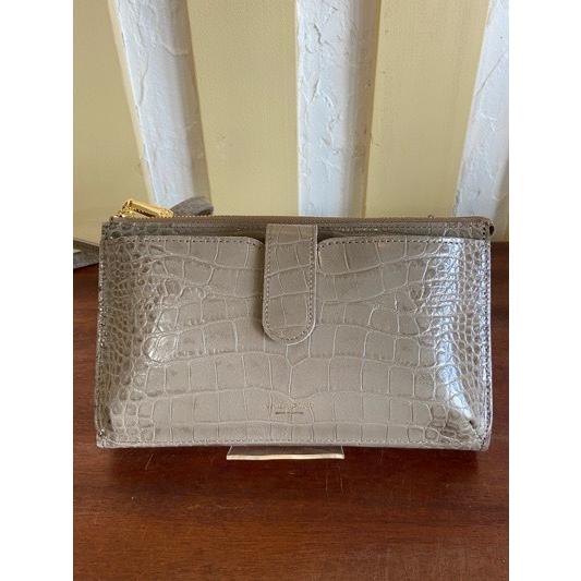 VIOLA d'ORO/ヴィオラドーロ　ADRIA/アドリア　V-1404 クロコ型押しレザー横型スマートフォンポシェット　Greige(グレージュ) | VIOLAd'ORO | 01