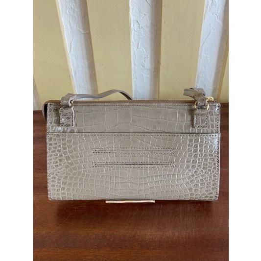 VIOLA d'ORO/ヴィオラドーロ　ADRIA/アドリア　V-1404 クロコ型押しレザー横型スマートフォンポシェット　Greige(グレージュ) | VIOLAd'ORO | 03