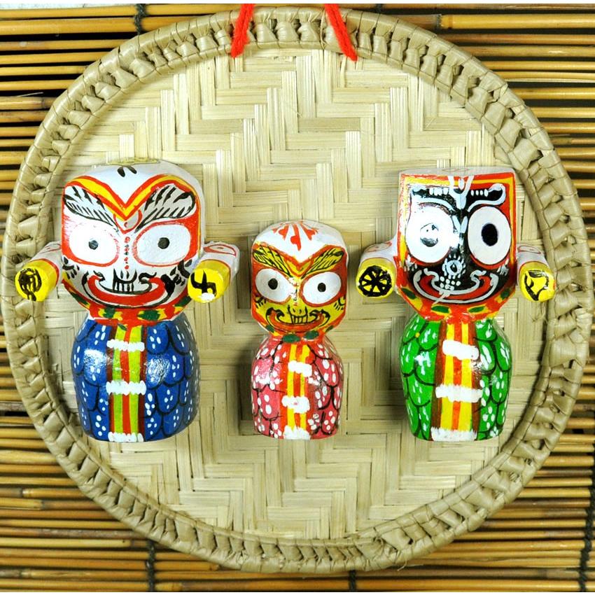 送料無料】インド神像雑貨 椰子の葉ザルとジャガンナータ三神の壁飾り 