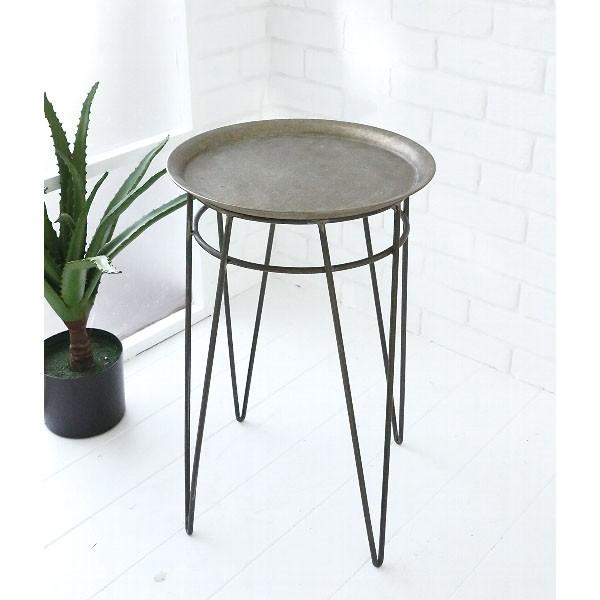 ファングス・トレイスタンド