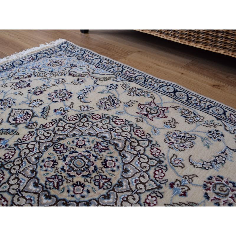 新品 ペルシャ 絨毯 ナイン 9la ノーラー 縦1.3m 横0.9m 新品 ペルシャ 絨毯 ナイン 9la ノーラー 縦1.3m 横0.9m