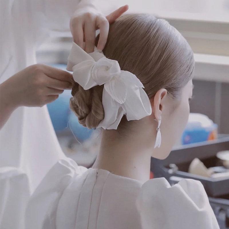 ウエディングヘッドドレス大きいリボンホワイト髪飾り花嫁ウェディング結婚式披露宴ブライダルパーティー二次会韓国風前撮りヘアアクセサリー | 