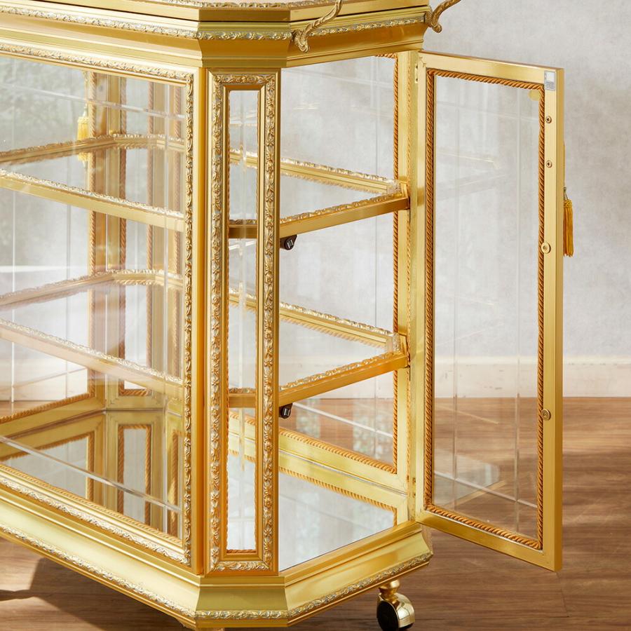 クリーム色のクラシックスタイル ガラスキャビネット（花柄装飾付き）