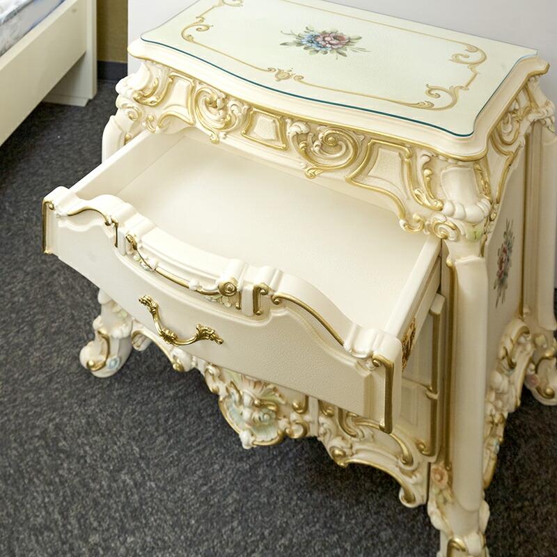 シリック ナイトテーブル 幅67cm / SILIK イタリア製 高級 高級家具 最