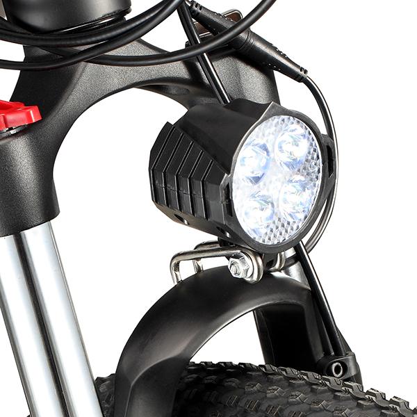 モーターアシストの力により自転車が最大時速45キロ