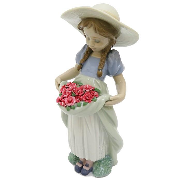 Lladro/リヤドロ カーネーションをあなたに 7229 フィギュリン  