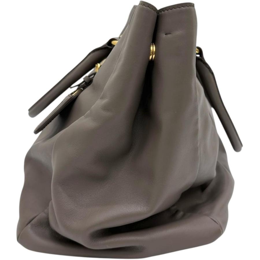 大人気✨プラダ　ショルダーバッグ　2way　 三角ロゴ　黒　ゴールド金具 大人気✨プラダショルダーバッグ2way 三角ロゴ黒ゴールド金具