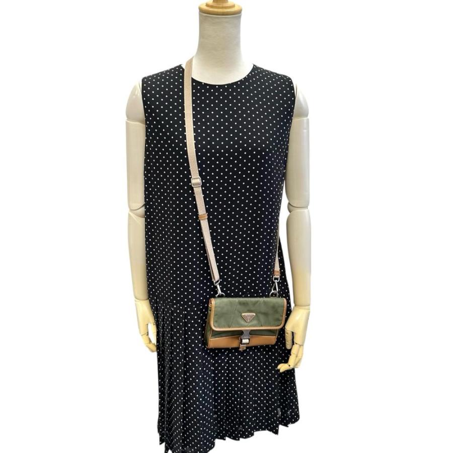 プラダ リナイロン スマートフォンケース ショルダーバッグ リナイロン 2ZH108 ブラウン ユニセックス PRADA  中古 PRADA（プラダ） リナイロン スマートフォンケース ショルダーバッグ