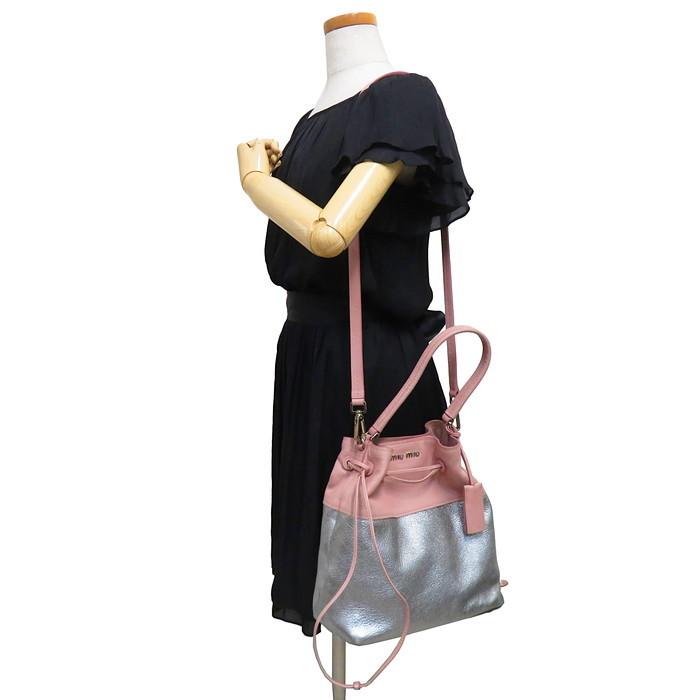 miu MIUMIU/ミュウミュウ マドラス R1129C 巾着型 バイカラー miu MIUMIU/ミュウミュウ マドラス R1129C 巾着型 バイカラー
