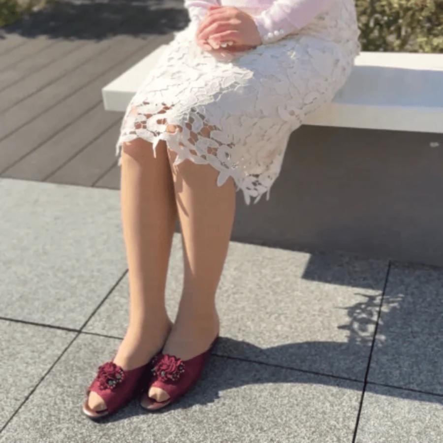 No1754 コサージュ飾り付きサテン柄生地外履きサンダル : Lucy Home